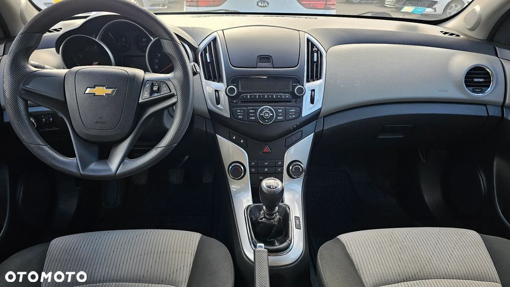 Chevrolet Cruze 1.6 LS - 6