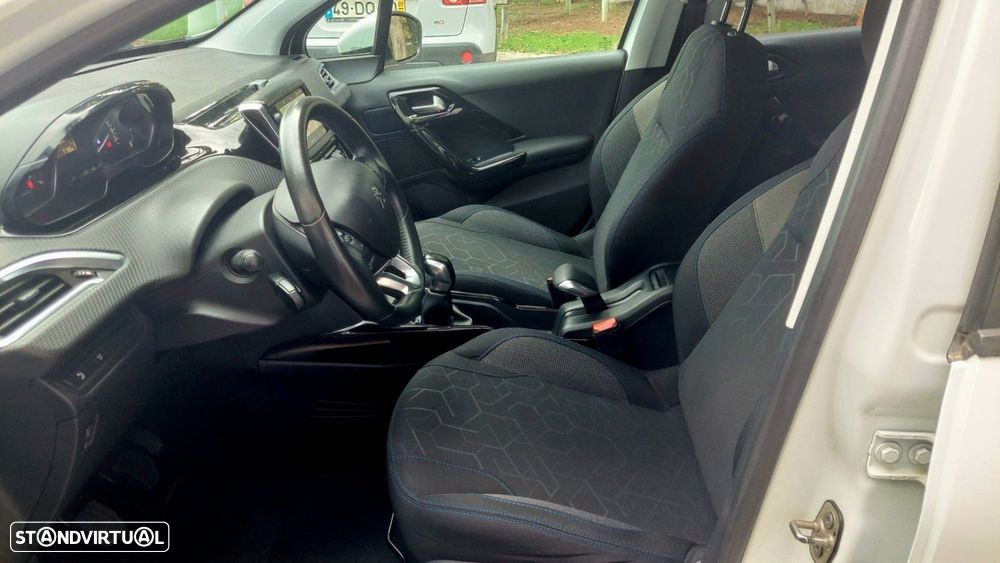 Peugeot 2008 1.2 PureTech Signature - 7