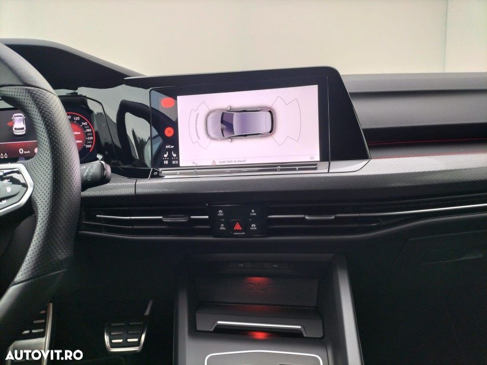 Volkswagen Golf - 8