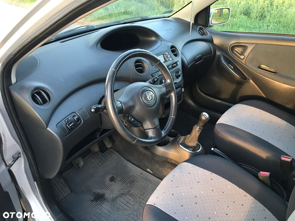 Toyota Yaris 1.4 D-4D Base - 9
