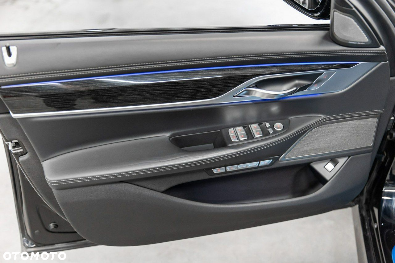BMW Seria 7 - 28