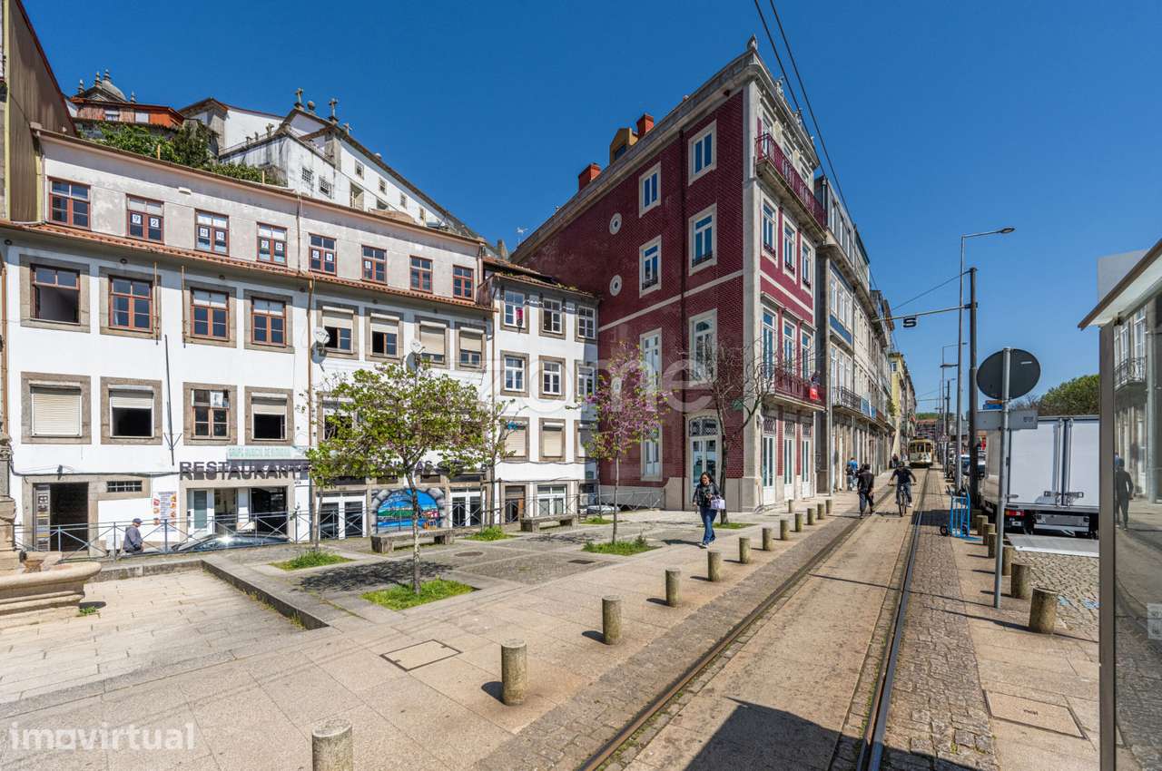 T2 na primeira linha com vista rio, Alfândega do Porto - Grande imagem: 2/26