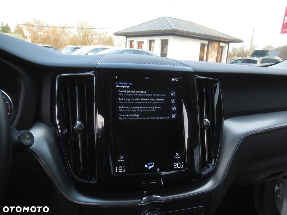 Volvo XC 60 T4 Momentum Pro - 36