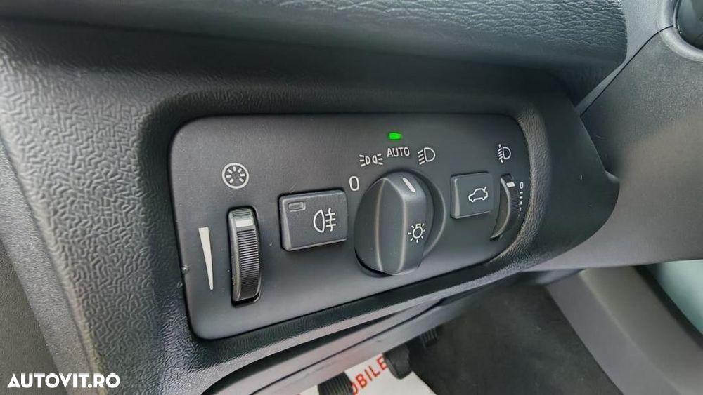 Volvo V40 - 25