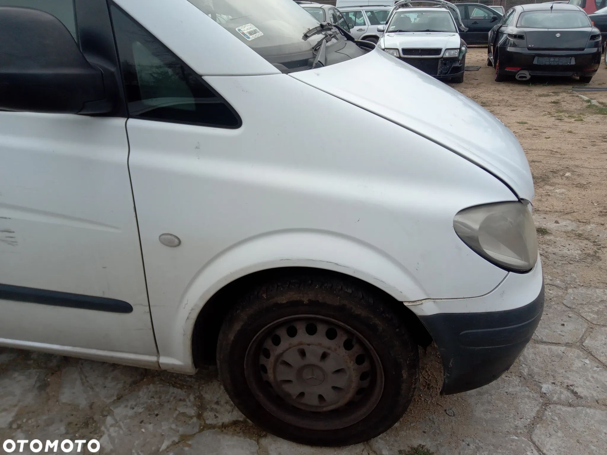 Błotnik przedni prawy MERCEDES Vito W639 - 1