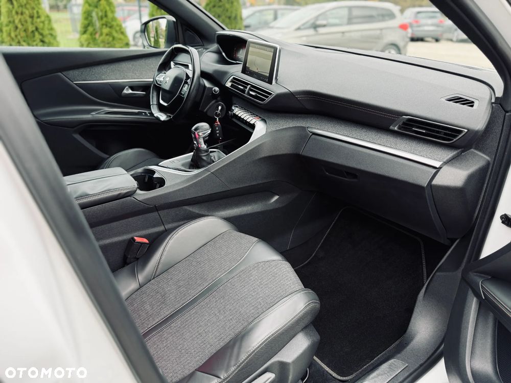 Peugeot 5008 1.6 BlueHDi Allure 7os - 23