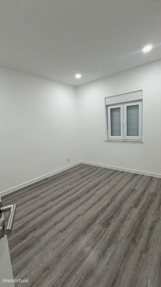 Moradia V2 Remodelada com sótão, terraço e jardim - Grande imagem: 5/16