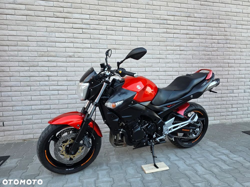 Suzuki GSR - 3