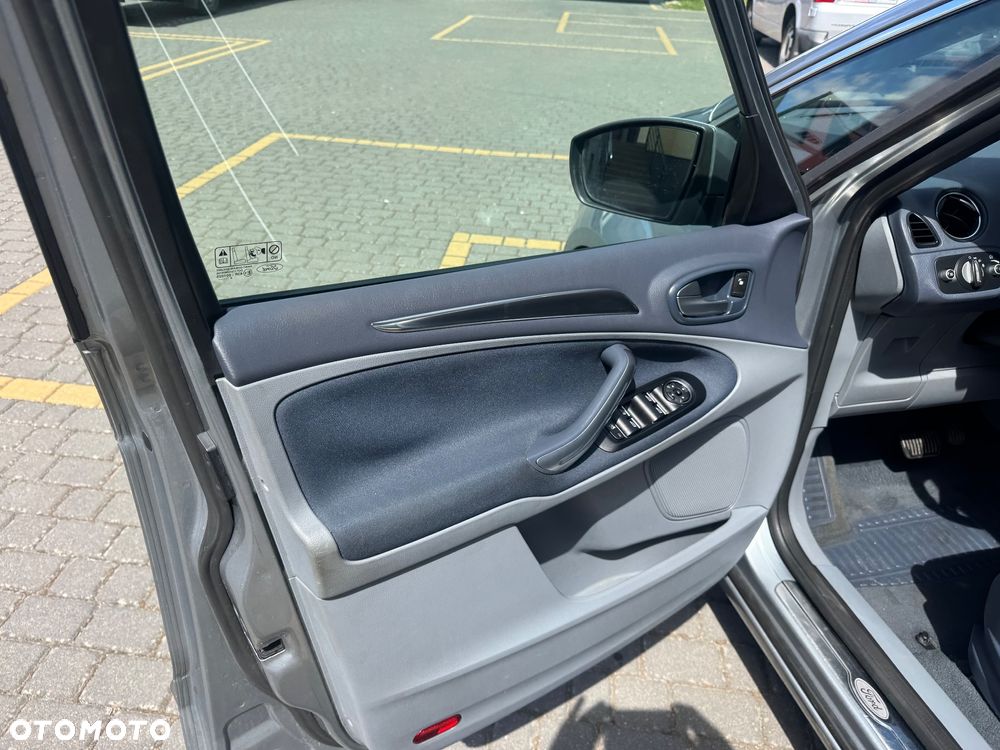 Ford S-Max 2.0 TDCi DPF Champions Edition - 31