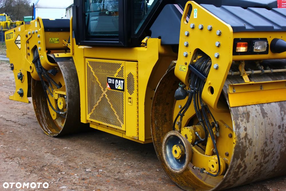 Caterpillar CAT CD10 WALEC STALOWY WIBRACYJNY Z DZIELONYMI BĘBNAMI +KOSZ HYDROG AX077 - 5