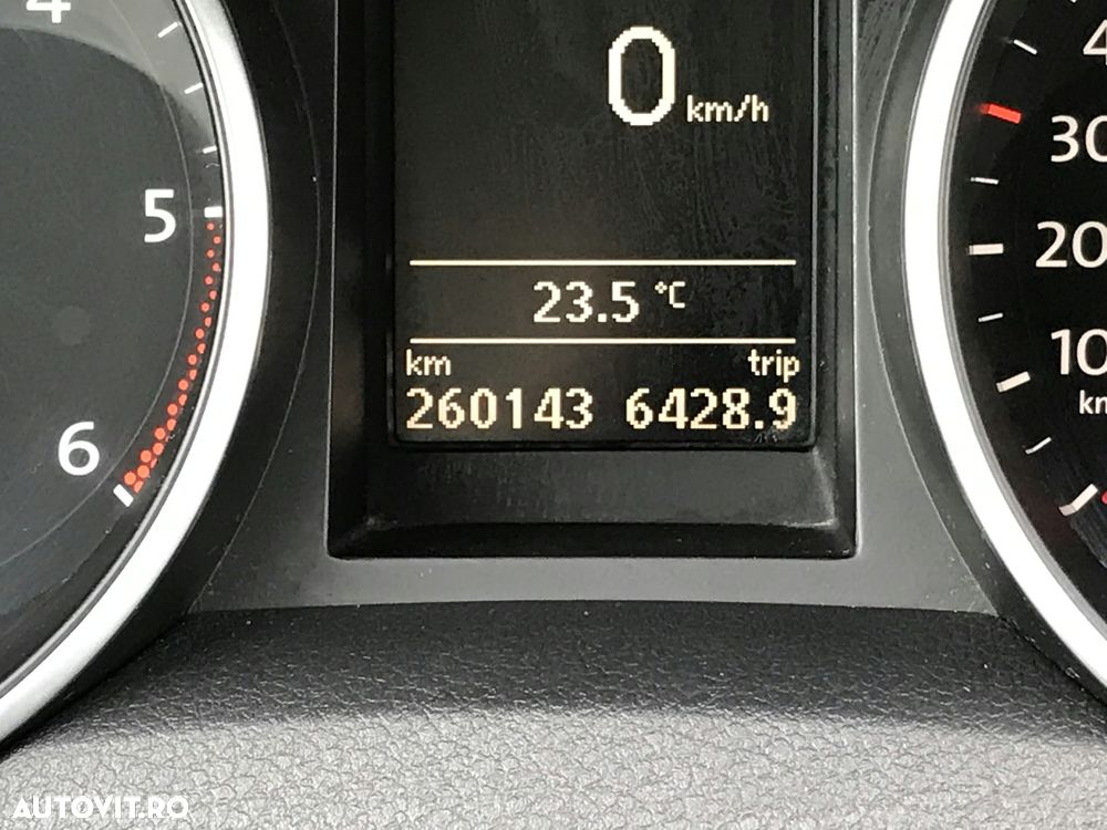 Volkswagen Golf 2.0 TDI DPF BlueMotion Technology DSG Comfortline - 8
