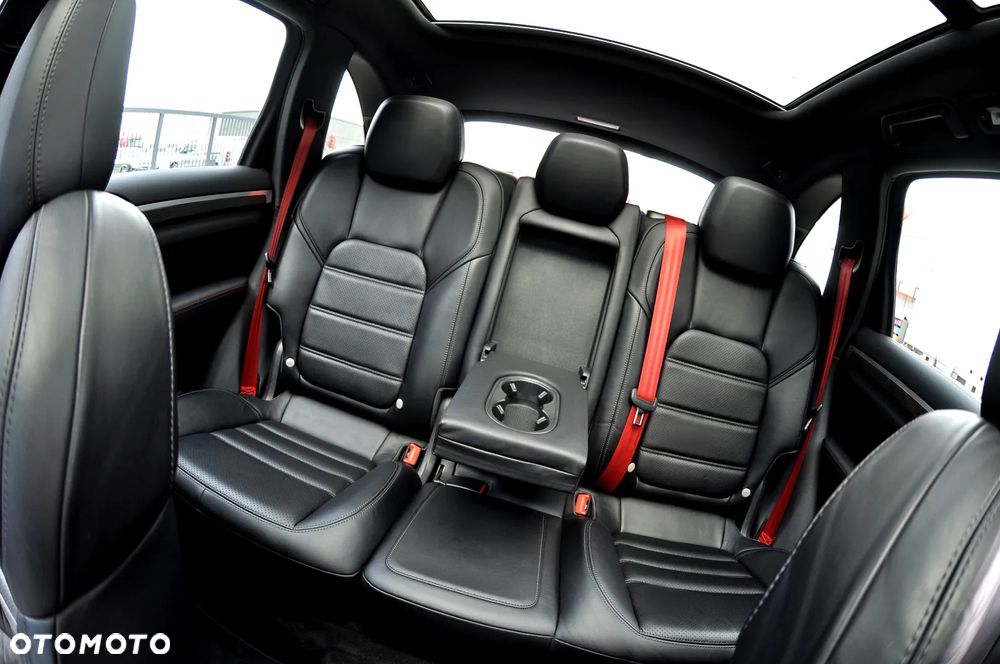Porsche Cayenne - 26