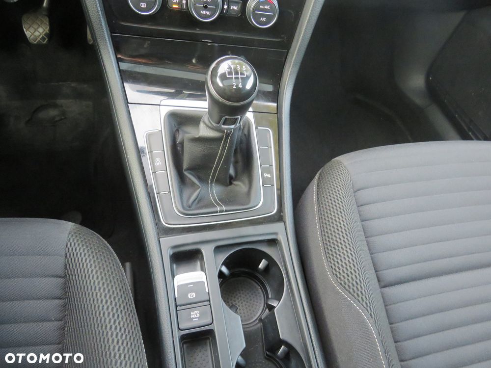 Volkswagen Golf 1.6 TDI Comfortline - 4