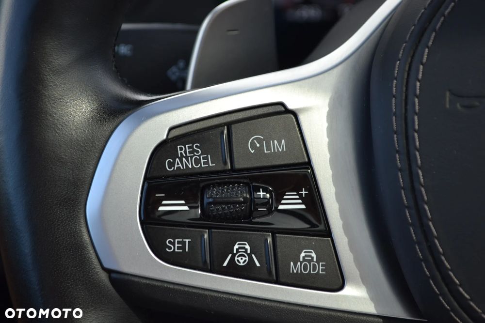 BMW X7 M50i sport - 30