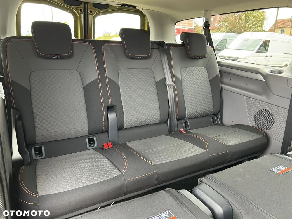 Volkswagen Caravelle - 18