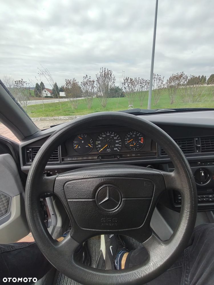 Mercedes-Benz W201 (190) - 4