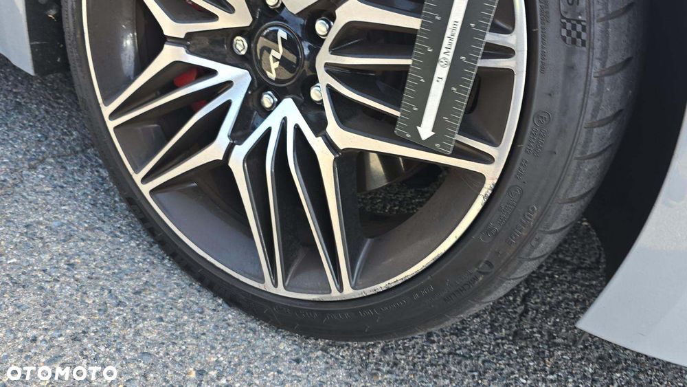 Kia Stinger - 14