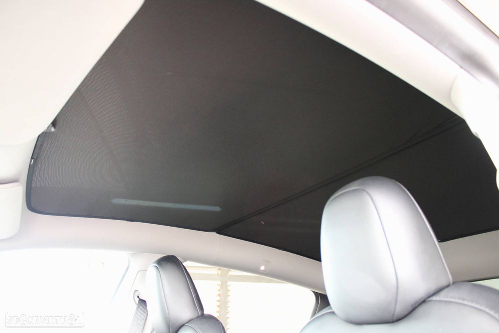Tesla Model Y Long Range Dual Motor AWD - 14