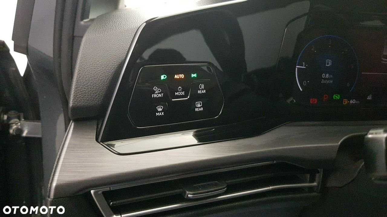 Volkswagen Golf - 25