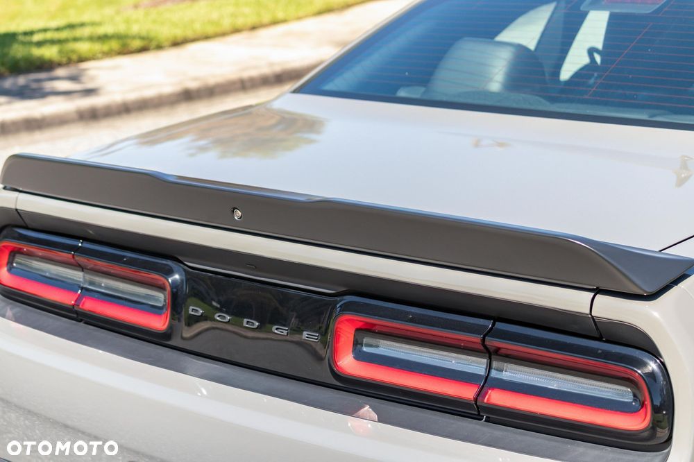 Dodge Challenger 5.7 R/T - 17