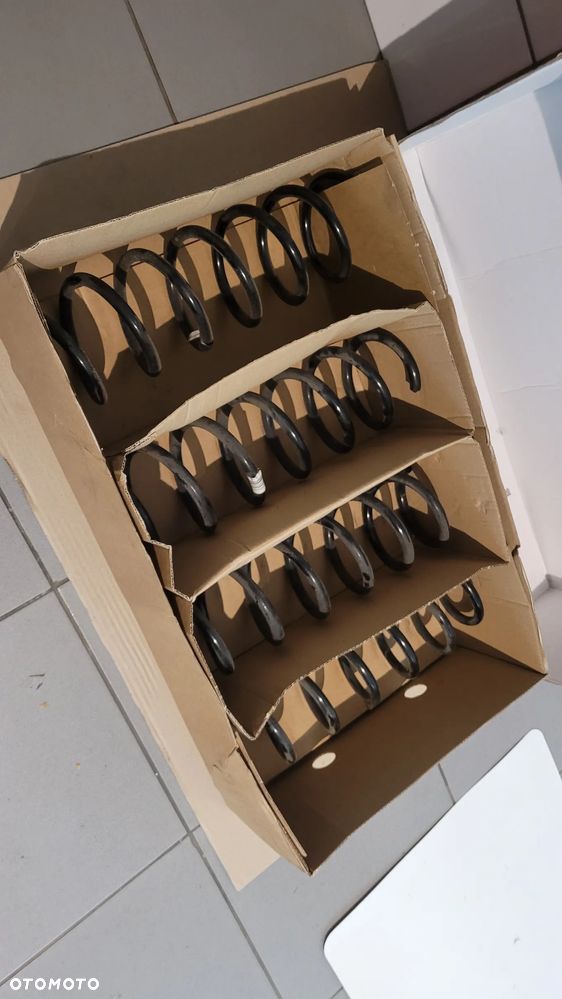 Zestaw oryg. sprezyn do BMW G30 - 1