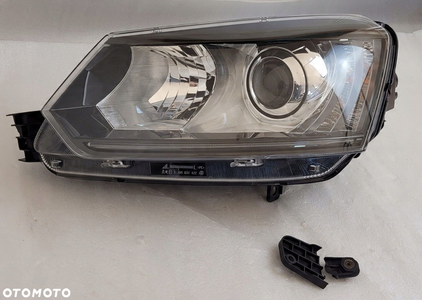 LAMPA LEWA XENON PRZÓD SKODA YETI 5L1941015C - 1