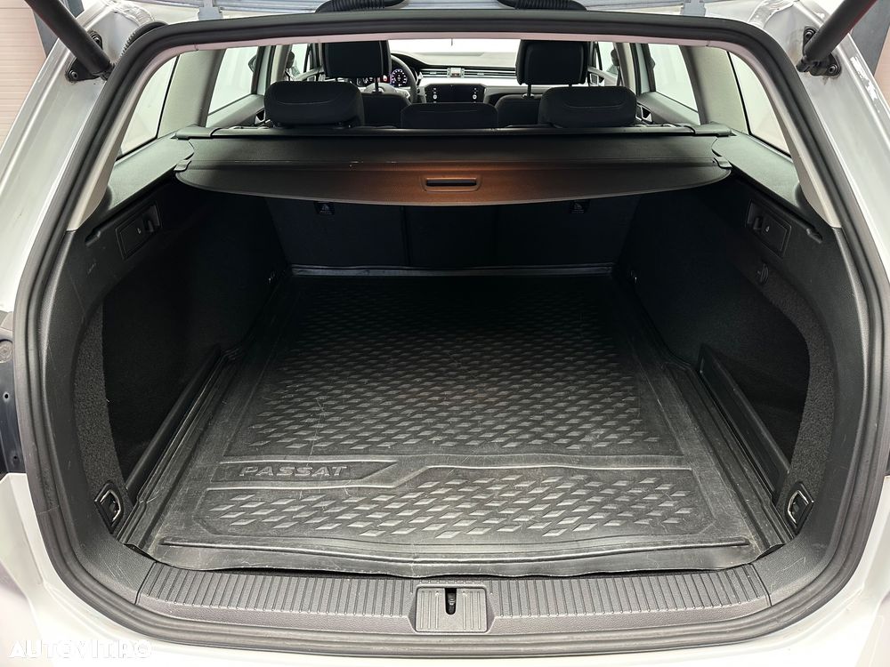Volkswagen Passat 2.0 TDI SCR DSG Business - 38
