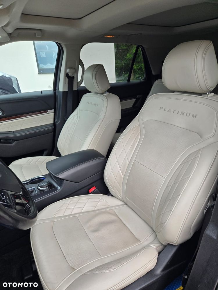 Ford Explorer - 22