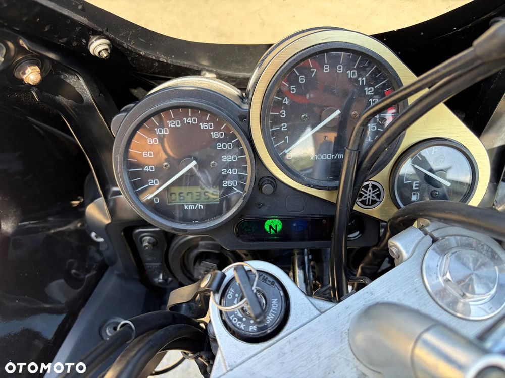 Yamaha FZS - 13