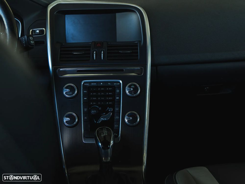 Volvo XC 60 D4 Geartronic Summum - 17