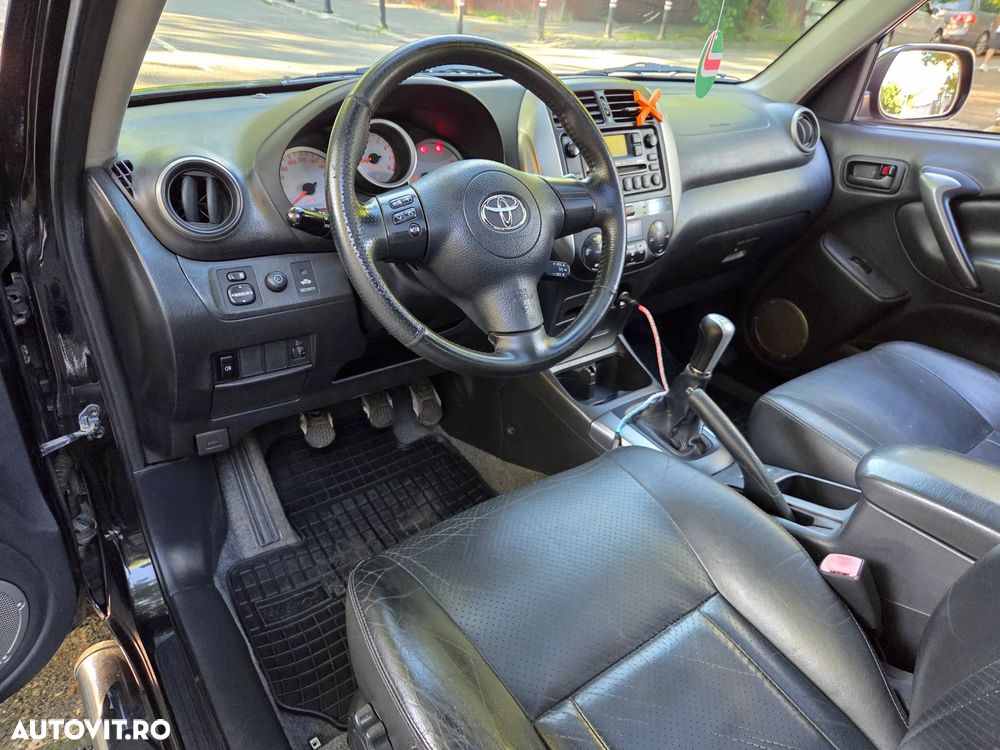 Toyota RAV4 2.0 VIP - 12