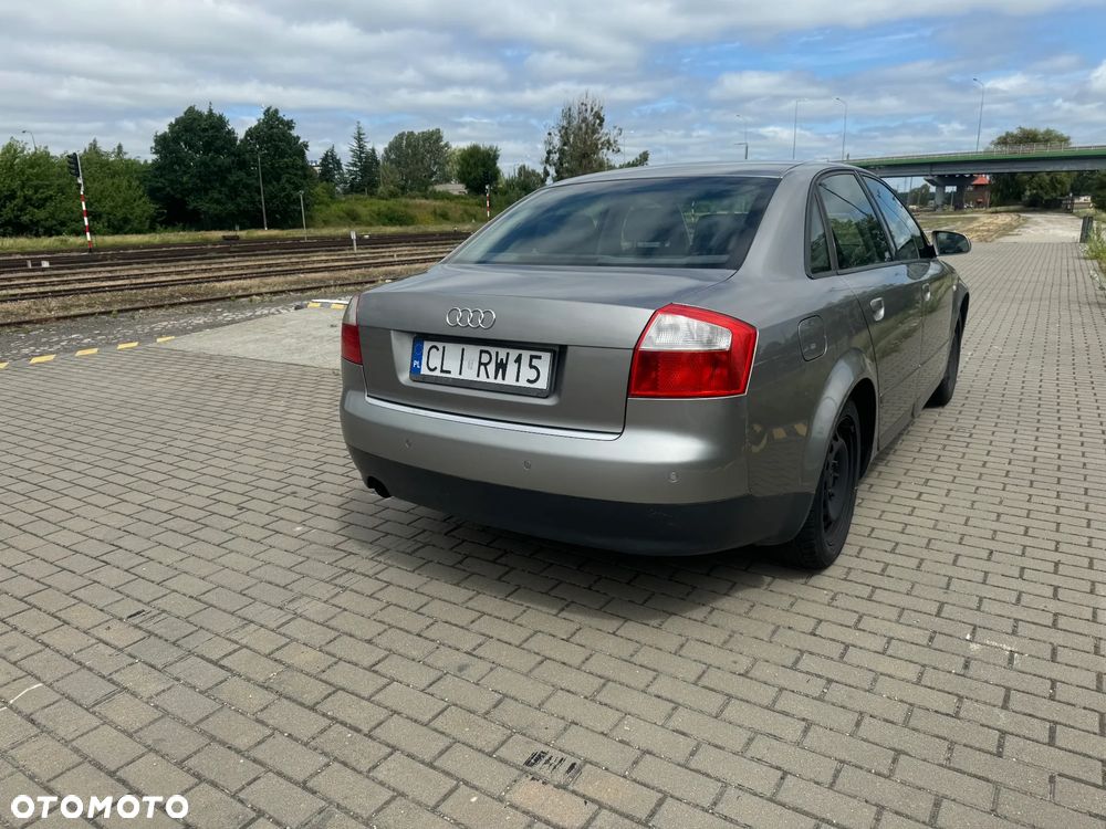 Audi A4 Limousine - 5