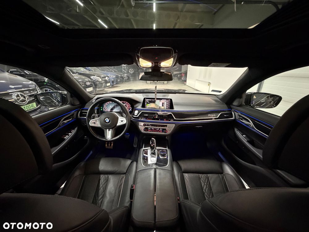 BMW Seria 7 745e sport - 34