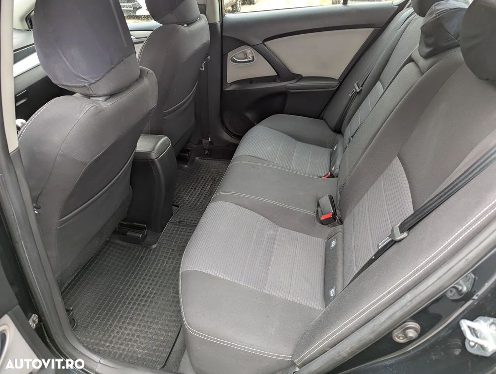 Toyota Avensis 2.0 D-4D Executive - 11