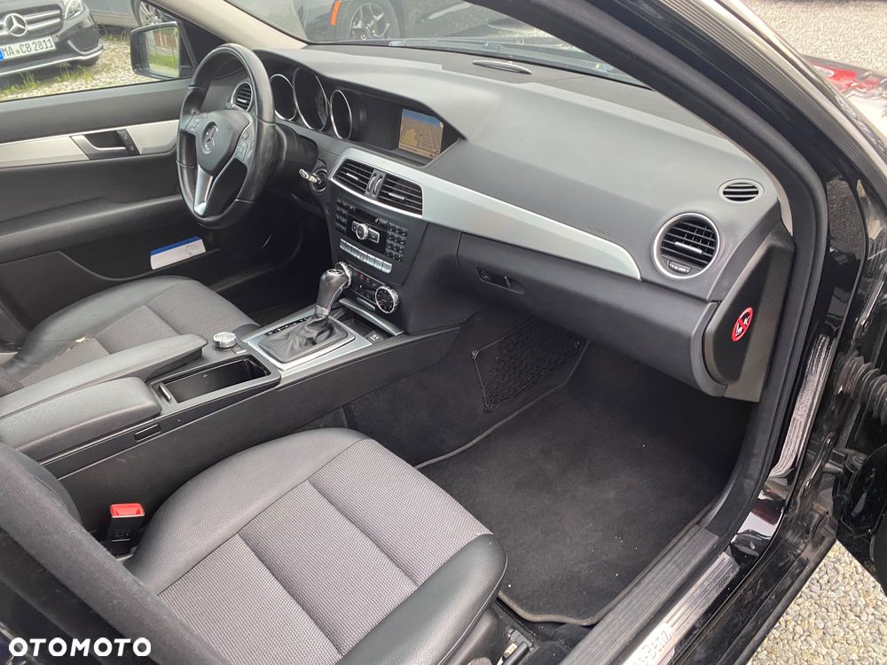 Mercedes-Benz Klasa C 180 CGI Automatik BlueEFFICIENCY Avantgarde - 25