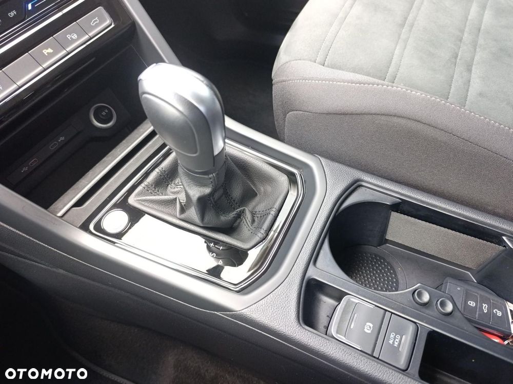Volkswagen Touran - 27