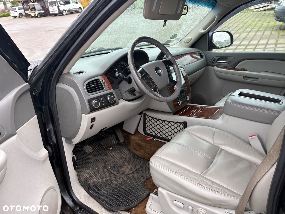 Chevrolet Suburban - 29