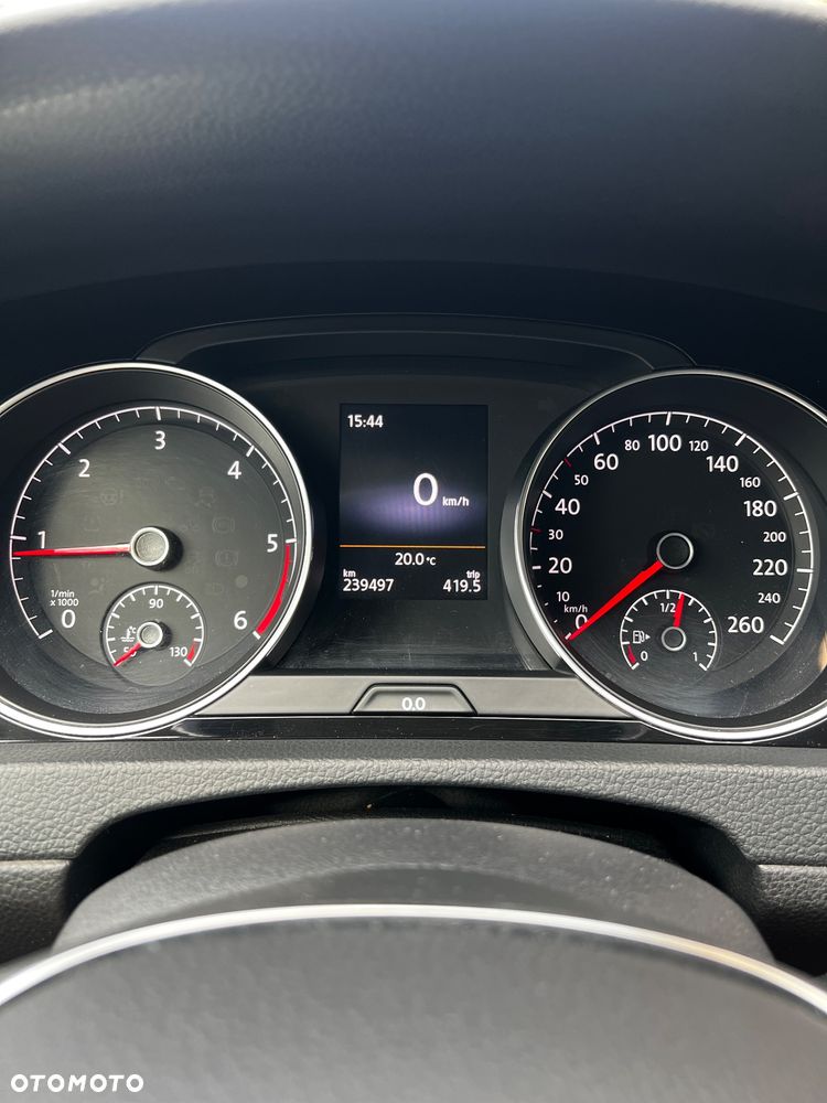 Volkswagen Golf - 25