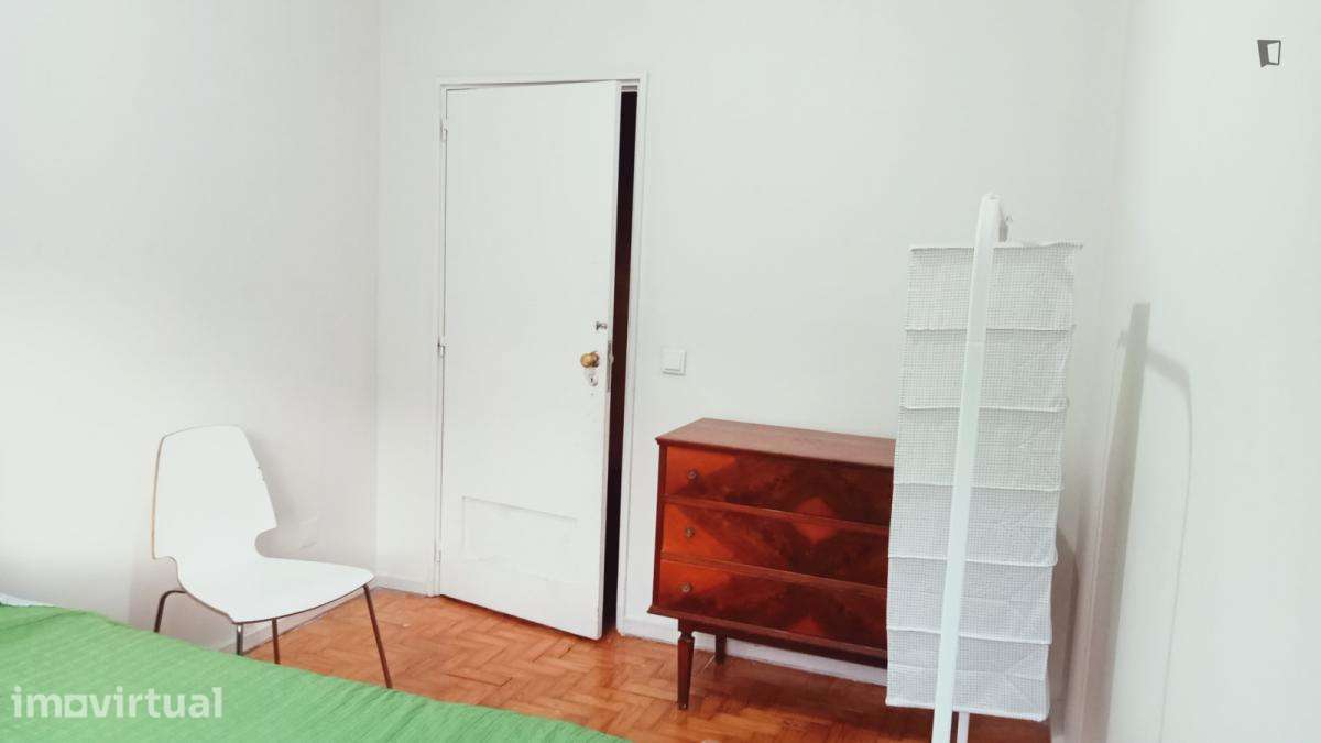 Quarto - localizado em Santo Ildefonso Porto - Grande imagem: 4/6