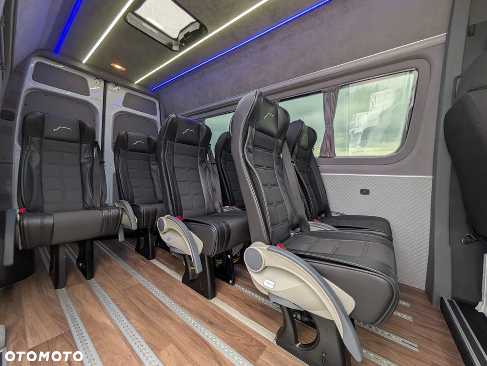 Mercedes-Benz Sprinter - 13