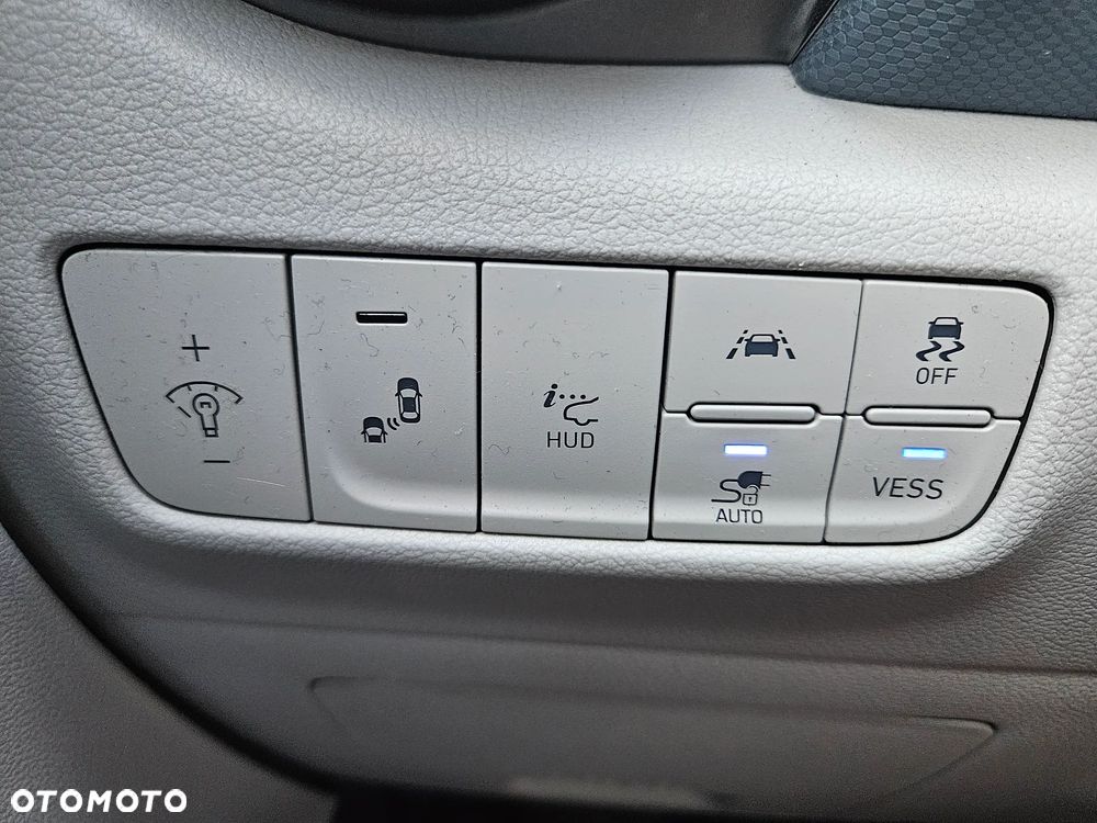 Hyundai Kona 64kWh Platinum - 17