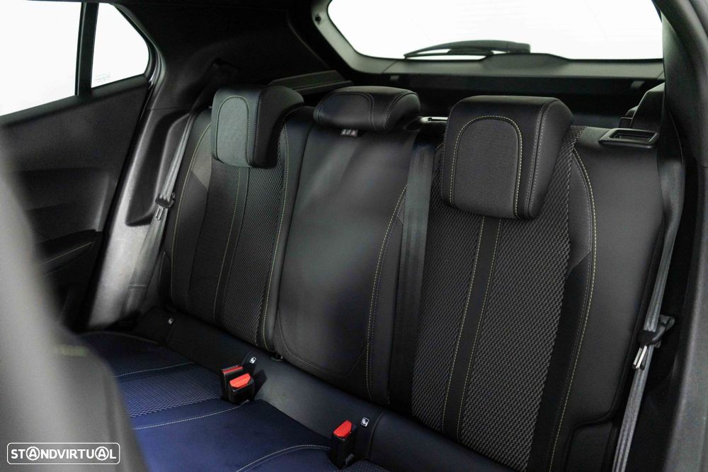 Peugeot 2008 1.2 PureTech GT EAT8 - 9