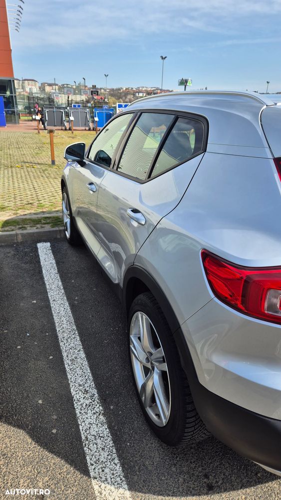 Volvo XC 40 D4 AWD Momentum Pro - 3