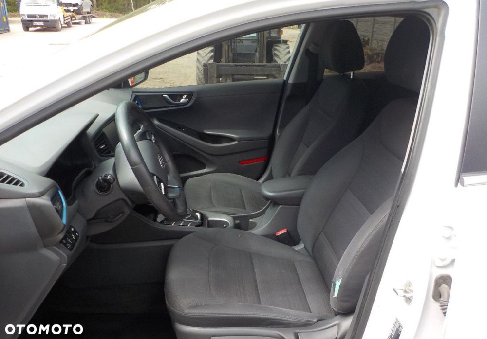 Hyundai IONIQ - 23