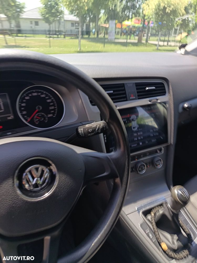Volkswagen Golf - 6