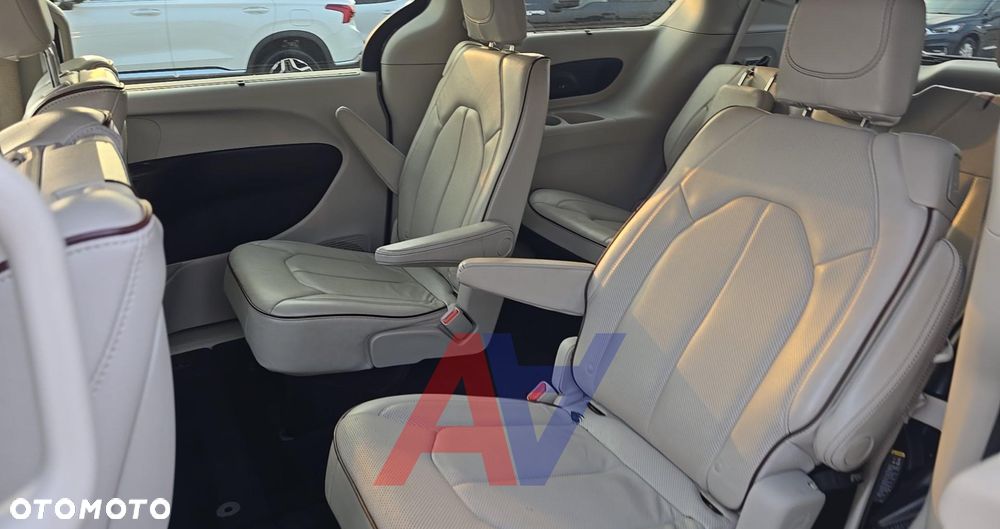 Chrysler Pacifica - 15