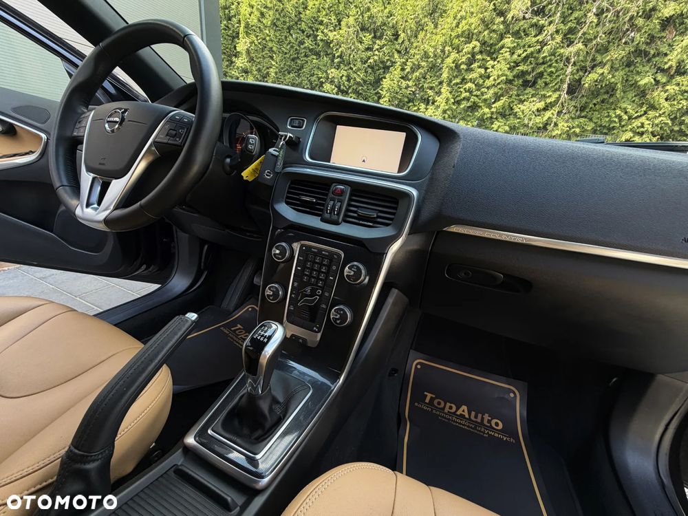 Volvo V40 Cross Country D2 Momentum - 17
