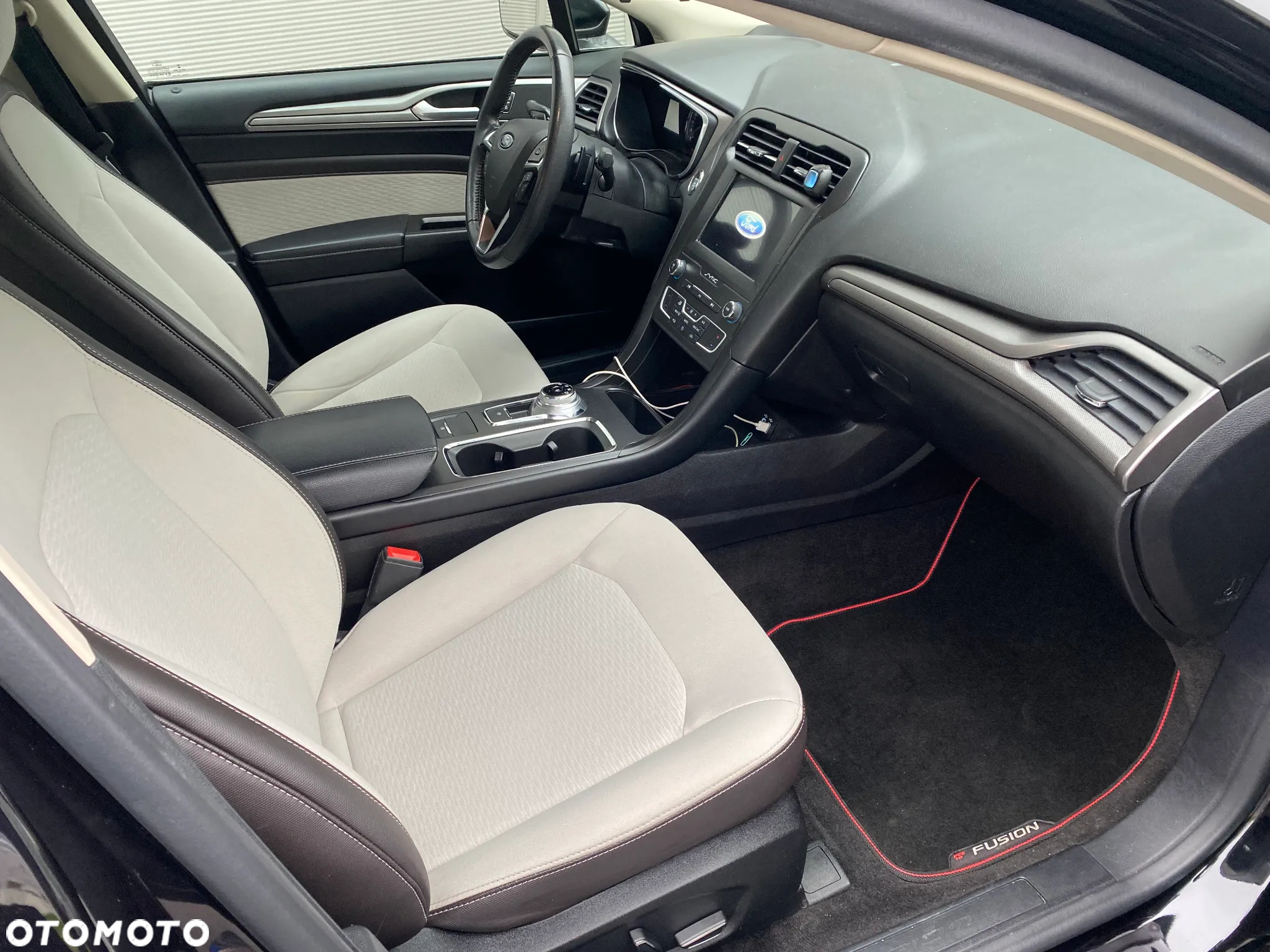 Ford Fusion - 24