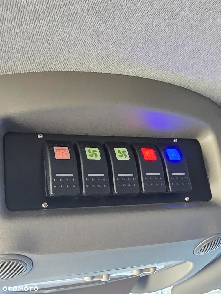 Renault Master Koniowóz - 33