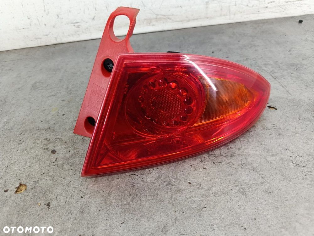LAMPA TYLNA PRAWA SEAT LEON II 08-445-1917R DEPO HATCHBACK - 1
